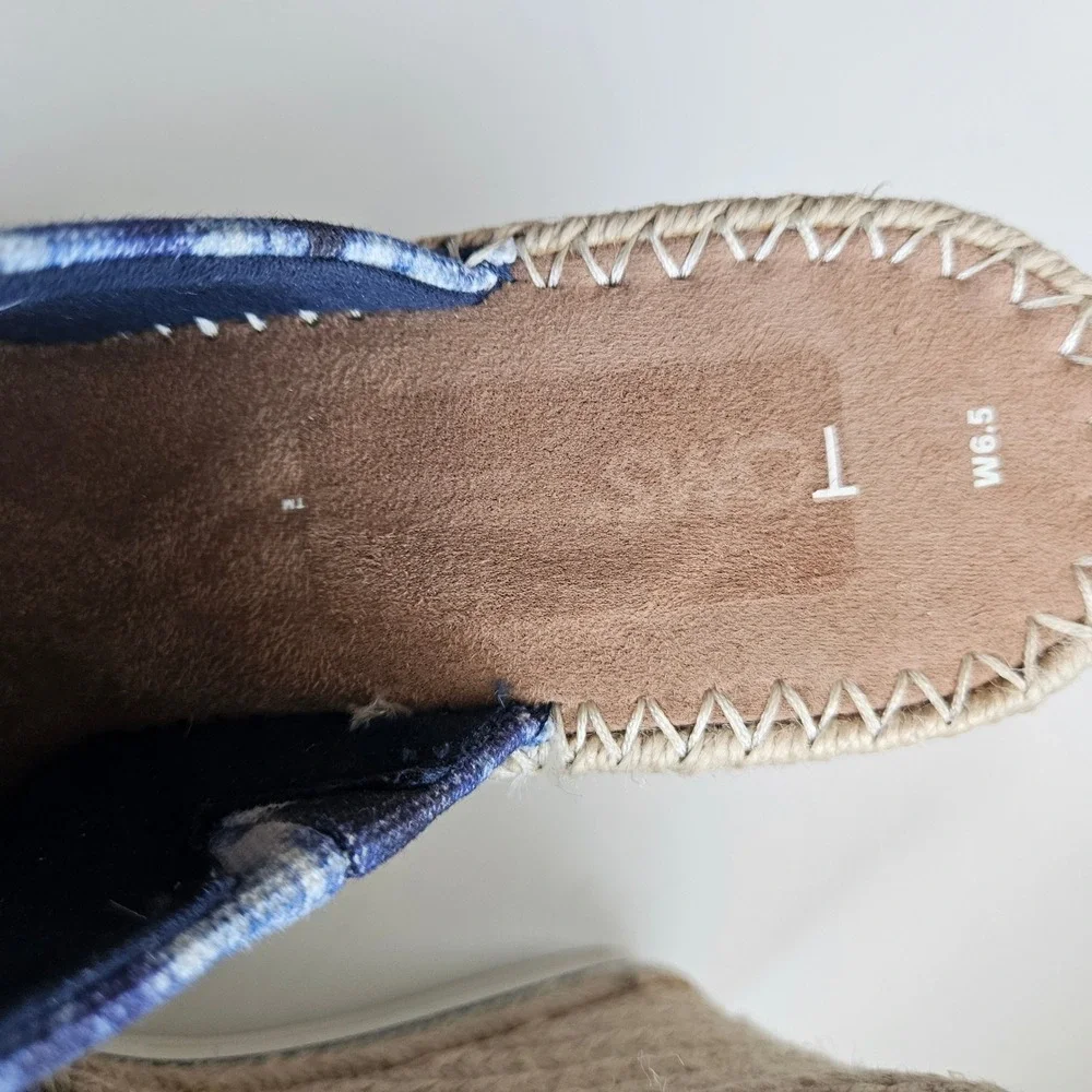TOMS Monica Wedge Sandals Size 6.5 Indigo Tie Dye Canvas Espadrille Resort